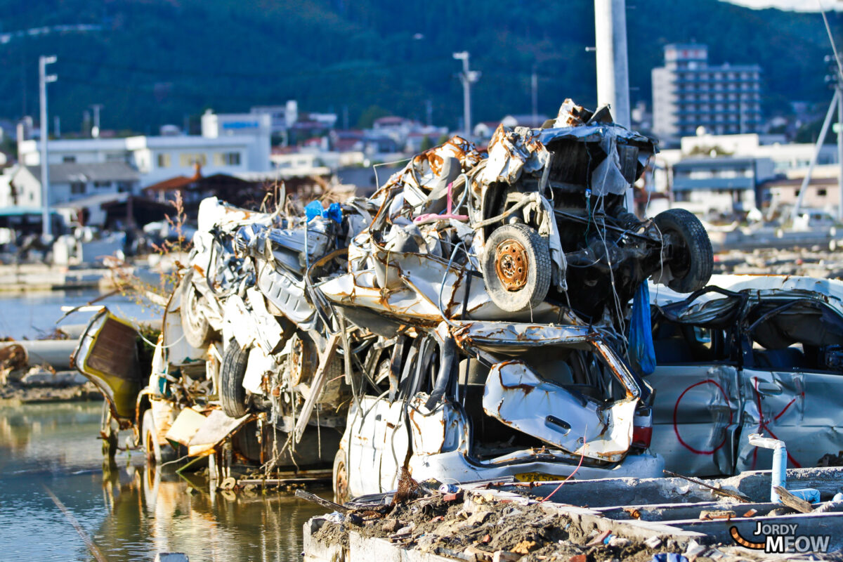 Tōhoku Tsunami - Pile of cars