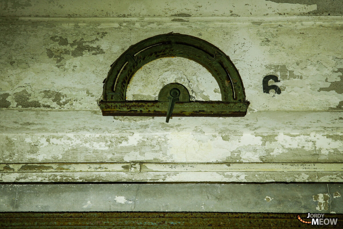 Old elevator floor display at the Negishi Grandstand