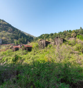 Exploring eerie beauty at abandoned Shiraishi Mine, Japan - White Labyrinth urban exploration.