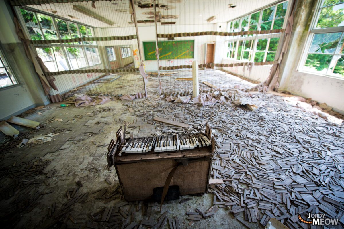 Abandoned Piano