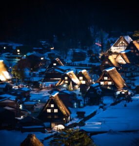 Snowy Shirakawa-go: UNESCO village with enchanting gassho-zukuri houses in Japan.