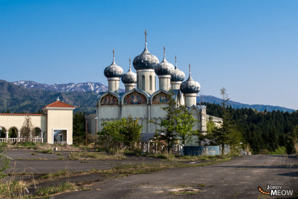 Explore the haunted beauty of an abandoned Russian village in Niigata, Japan.