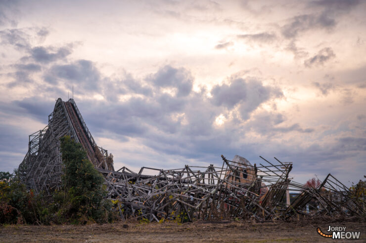 Explore the haunting beauty of Nara Dreamland, an abandoned amusement park in Japan.