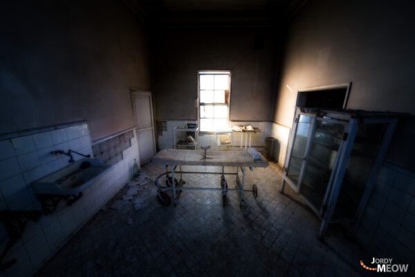 Eerie abandoned Japanese hospital room with decaying medical equipment and neglect.