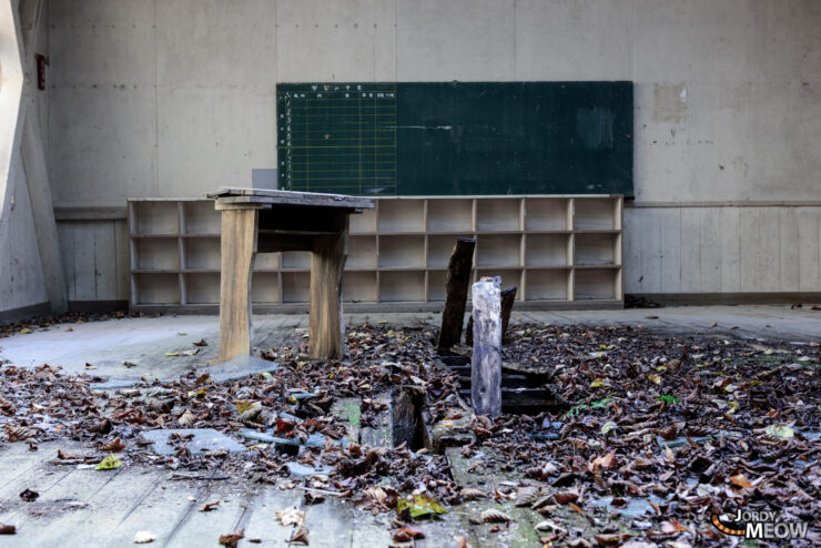 Exploring decaying Nichitsu Mine interior in Saitama, Japan - eerie beauty of urban decay.