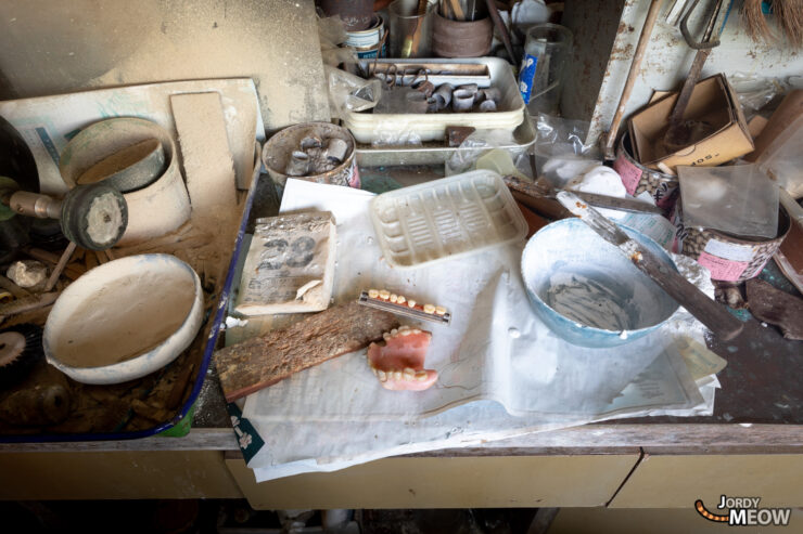 Decaying Japanese dental office urban exploration