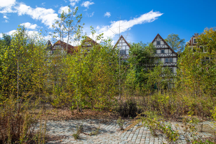 Abandoned Gluck Kingdom fairy-tale theme park ruins