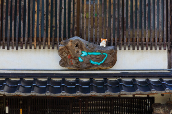 Ornate Japanese Street Sculpture Exudes Cultural Allure