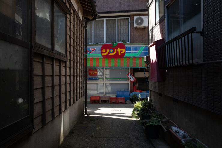 Quaint Tsutsuishi Village alley with traditional architecture.