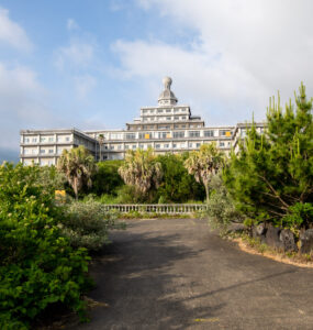 Abandoned Hachijo Royal: Japans Haunting Luxury Hotel Relic