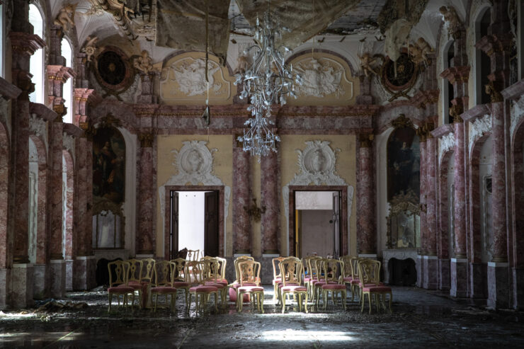 Abandoned Gluck Kingdom: Haunting Grandeur of Decay