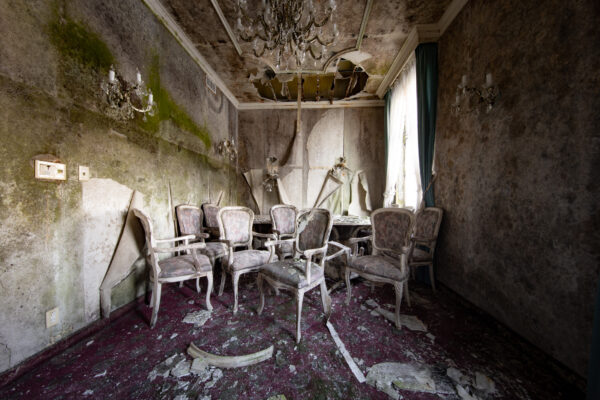 Explore eerie ruins of abandoned Gluck Kingdom theme park with decaying antique chairs and neglect.