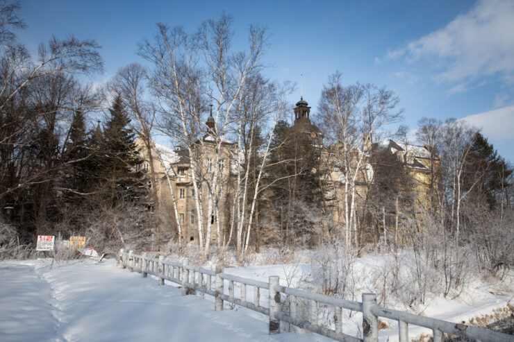 Abandoned Gluck Kingdom: Frozen Fairytale Wonderland