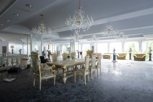 Lavish dining room, Marugen Mansion luxury estate interior