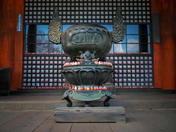 Sacred Japanese Temple Courtyard Scenery