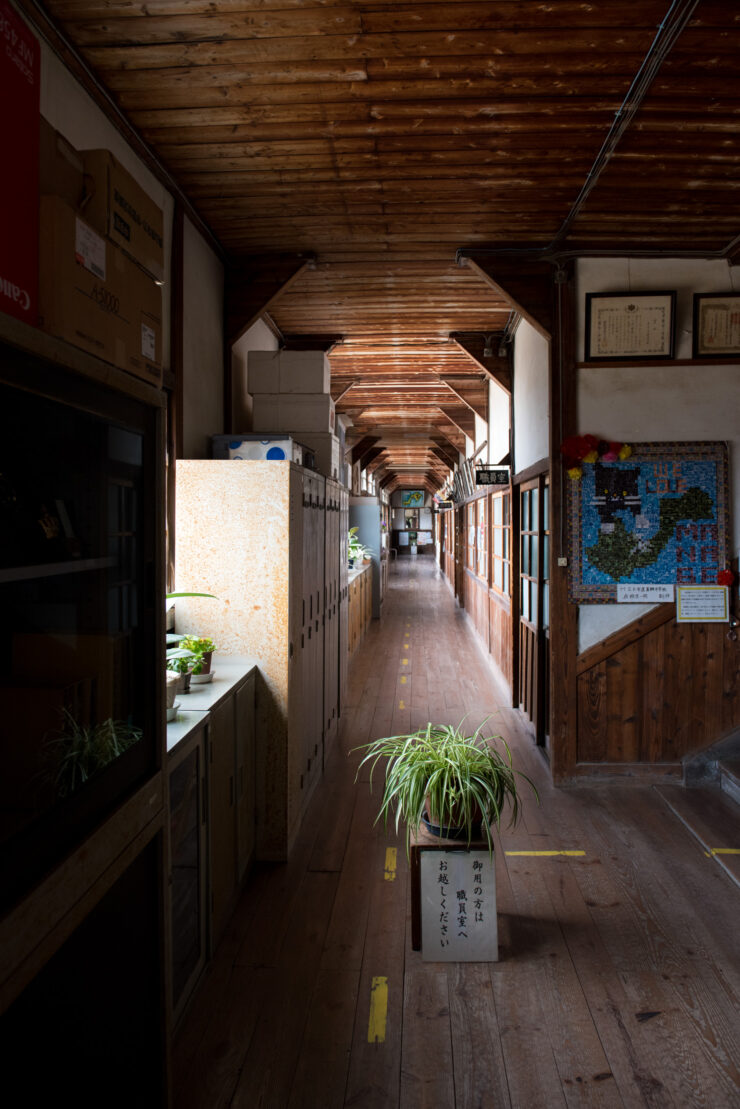 Manabe-shimas rustic wooden hallway invites nostalgic wandering.