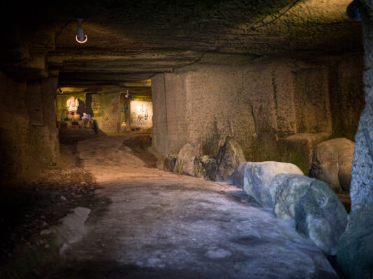 Underground Sculpture Atelier by Yuma Tsugata