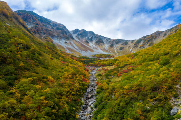 Colorful autumn mountain valley scenery.