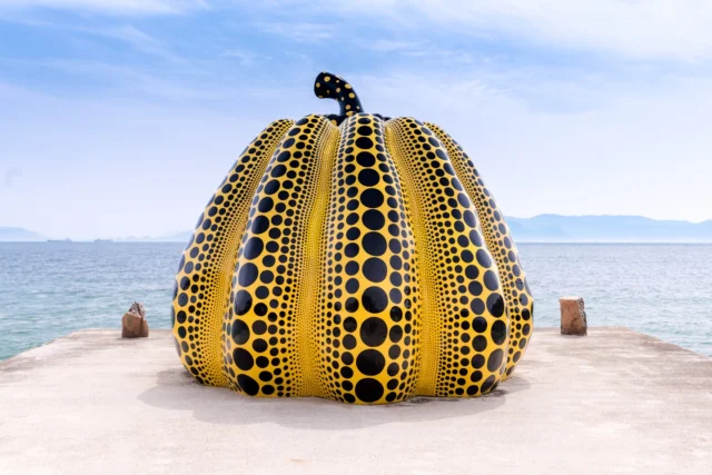 Spotted sphere whispers, Yellow art meets azure waves, Naoshima dreams.---点の囁き 黄色と青波 直島の夢---#YayoiKusama #NaoshimaArt #ContemporaryArt #ArtIsland #offbeatjapan #japan #PolkaDotDreams