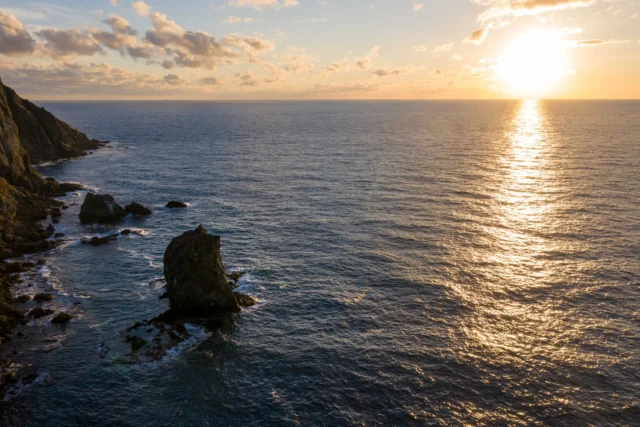 Golden skies embrace, Waves whisper secrets to cliffs— Twilight's gentle kiss. ---黄金の空 波が崖にささやく— 黄昏の優しいキス ---#sunsetmagic #coastaldreams #explorejp #serenebeauty #oceanglow #offbeatjapan #japan