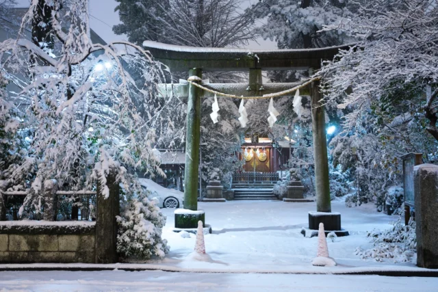 Winter's hushed embrace, Blue snow hides the sacred glow— Golden lights whisper. ---冬の静けさ 青い雪が隠す 金の灯の囁き---#wintersilence #japanesewinter #shintoshrine #snowymystery #sacredglow #goldenlight #offbeatjapan #japan