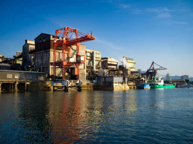 Cranes touch the blue sky, Metallic whispers glisten, Sunlit waves below. 空にクレーンの手、 メタリックのささやき、 波は陽に輝く。#offbeatjapan #japan #industriallandscape #seasideviews #hiddenjapan #urbanexploration #industrialvibes